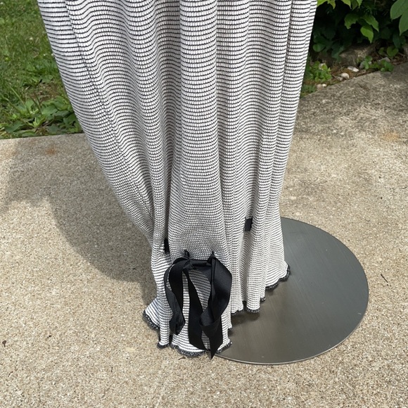 Dress - Picture 2 of 6